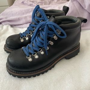 Eddie Bauer Women’s K-6 Hiking Boots